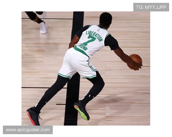 希罗挡拆频繁制造错位，提升球队关键时刻得分效率